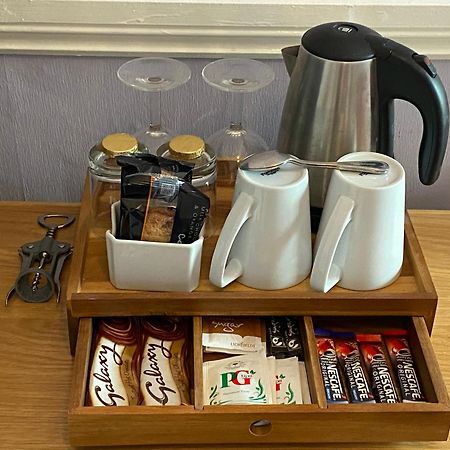 Sunny Bank Guest House Тенби Стая снимка