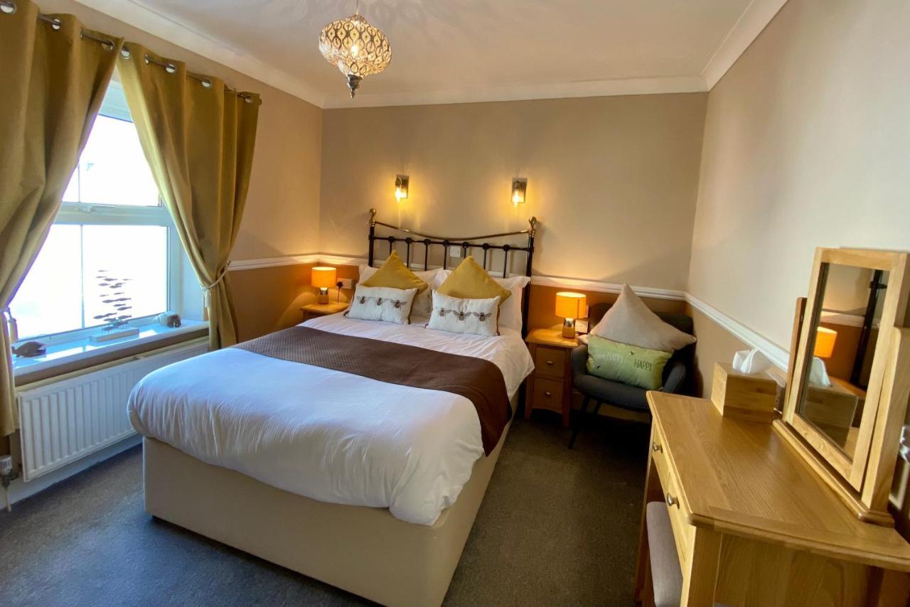 Sunny Bank Guest House Тенби Стая снимка